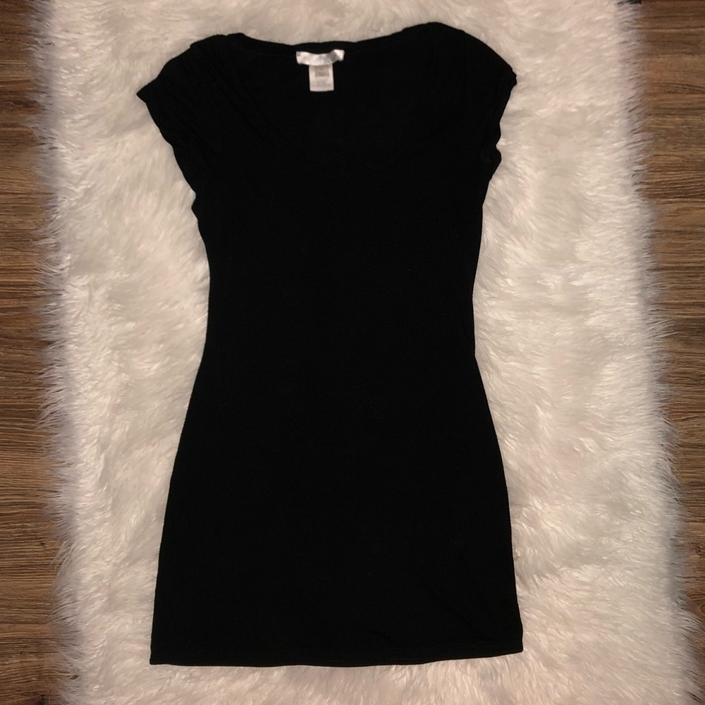 WHITE HOUSE | BLACK MARKET- Black T-shirt